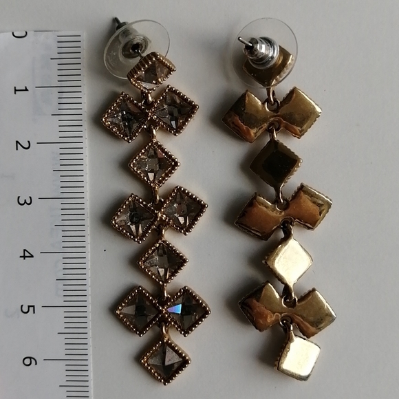 Gold tone crystal long earrings - Picture 3 of 3